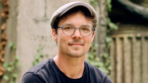 Portrait von Julian Heigel mit Baskenmütze                          