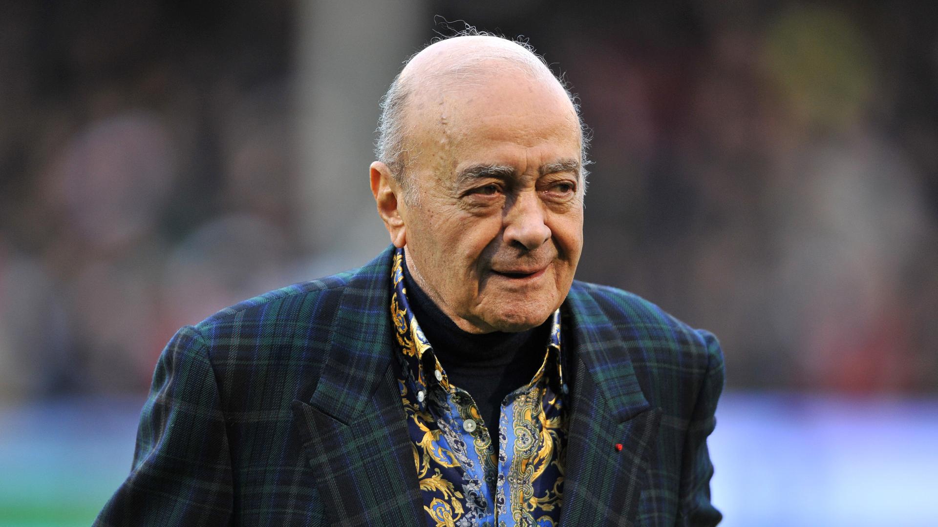 Der Unternehmer Mohamed Al-Fayed auf einem Fußballplatz.