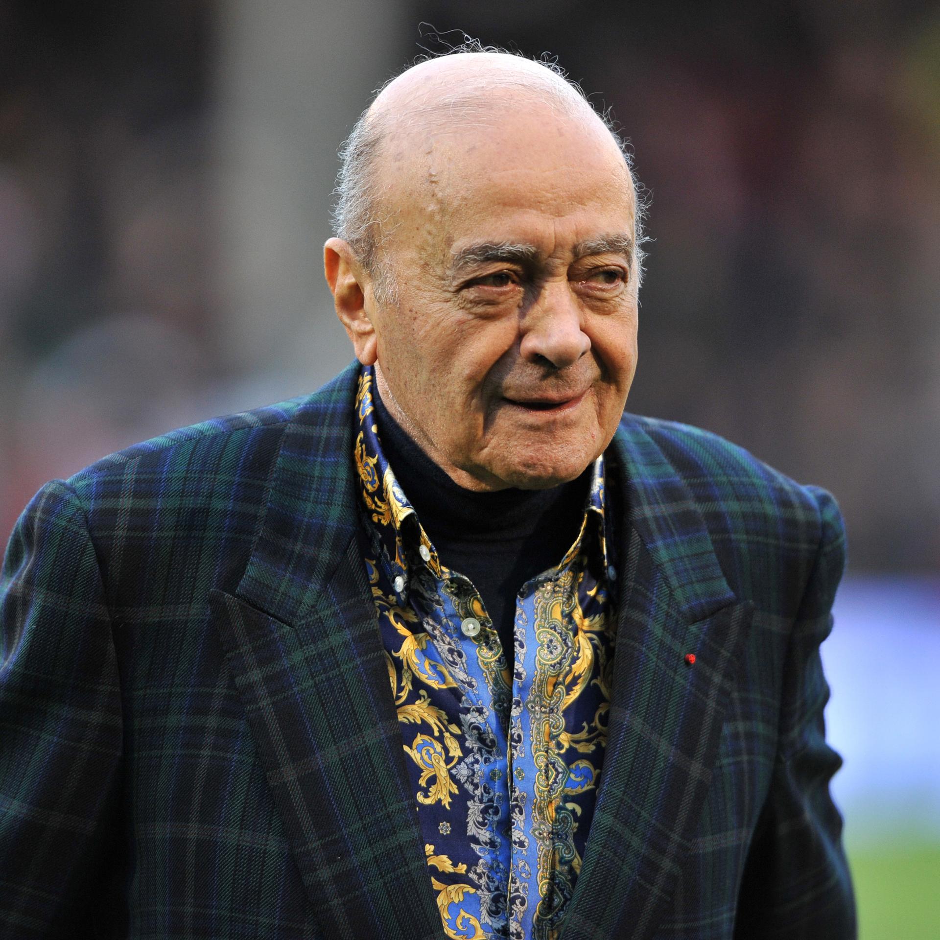 Der Unternehmer Mohamed Al-Fayed auf einem Fußballplatz.
