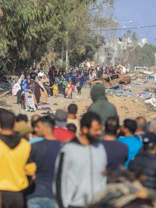 Palestinian families flee Gaza City and other parts of northern Gaza towards the southern areas amid ongoing battles between Israel and the Palestinian Hamas Group..