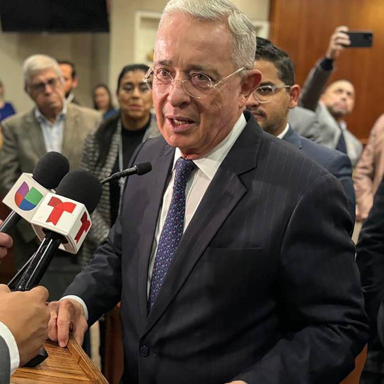 Kolumbien - Ex-Präsident Uribe wegen Zeugenbeeinflussung verurteilt