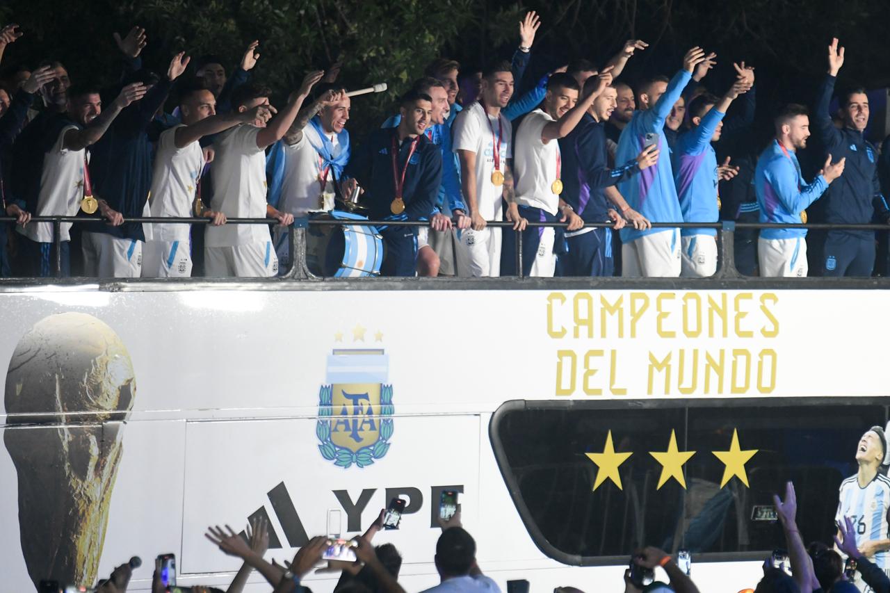 Das Foto zeigt die argentinische Fußball-Nationalmannschaft in der Haupt-Stadt Buenos Aires.