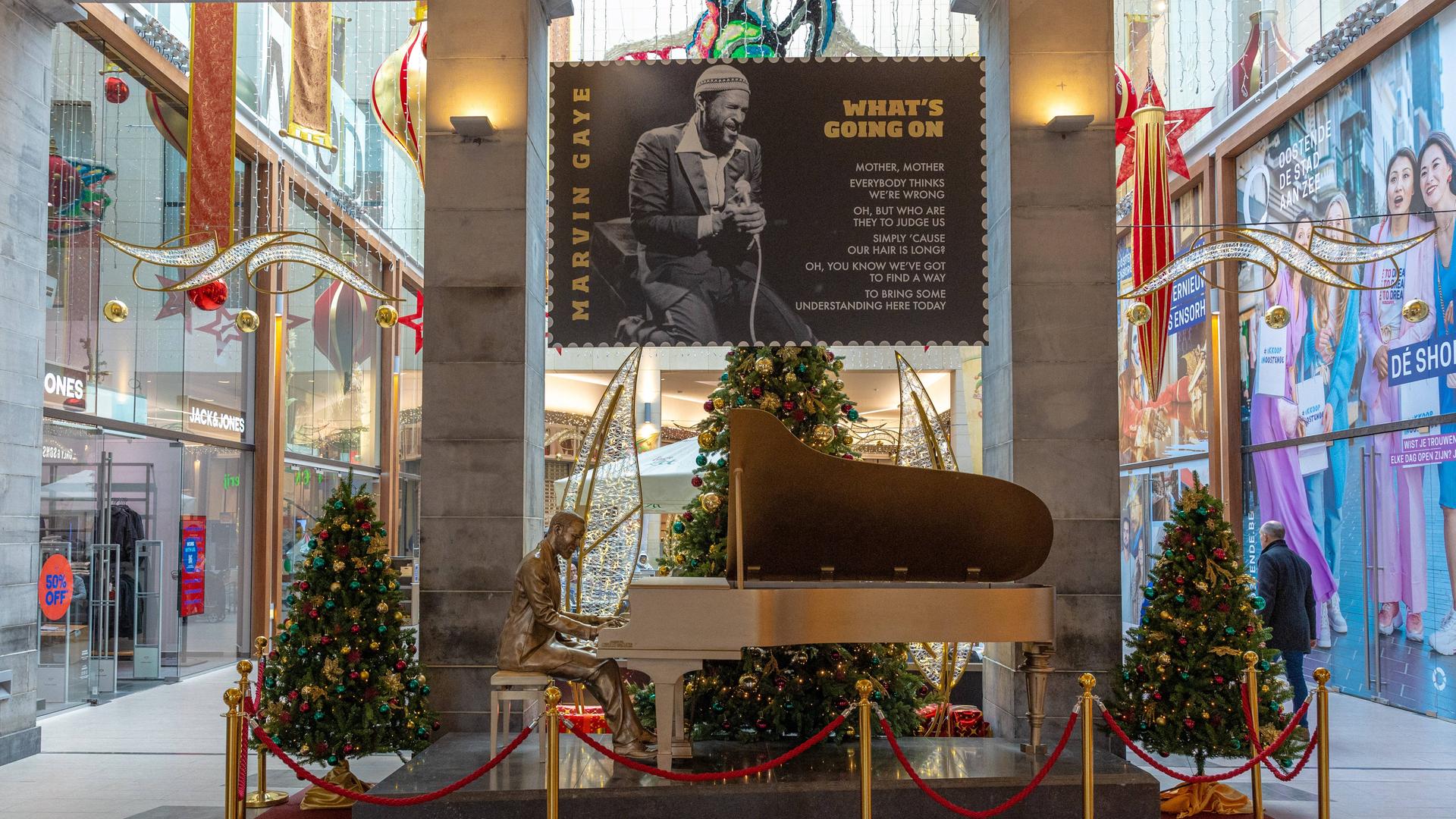 Ein Statue von Marvin Gaye im Einkaufszentrum Shopping Feest- & Cultuurpaleis in Ostende. Ein Statue von Marvin Gaye im Einkaufszentrum Shopping Feest- & Cultuurpaleis in Ostende.