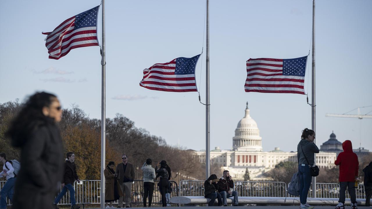 In den USA wehen die Flaggen im Gedenken an den verstorbenen Expräsidenten Jimmy Carter auf halbmast, der am Sonntag im Alter von 100 Jahren gestorben war. 