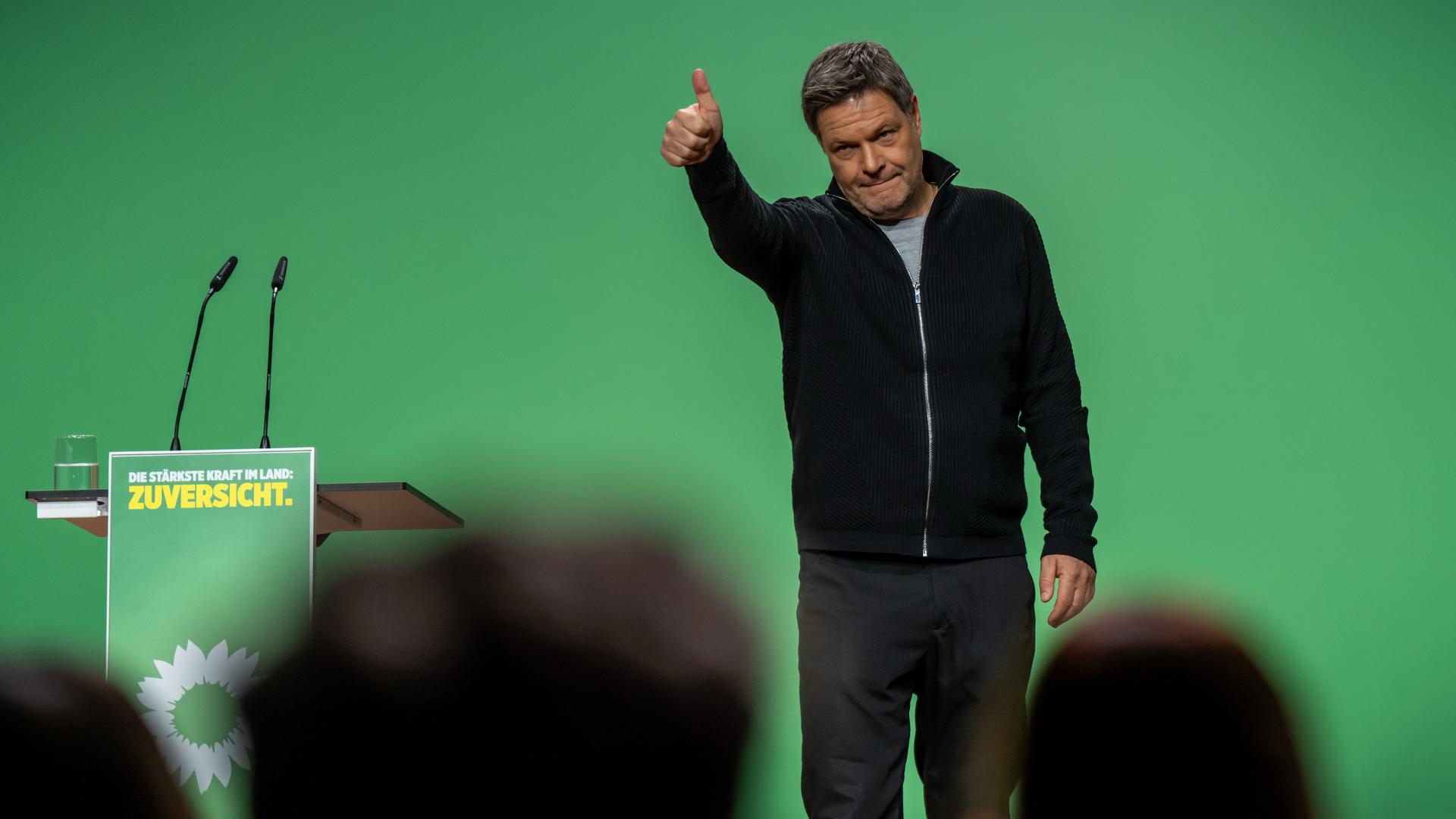 Kanzlerkandidat Robert Habeck beim Parteitag der Grünen in Berlin Kanzlerkandidat Robert Habeck beim Parteitag der Grünen in Berlin