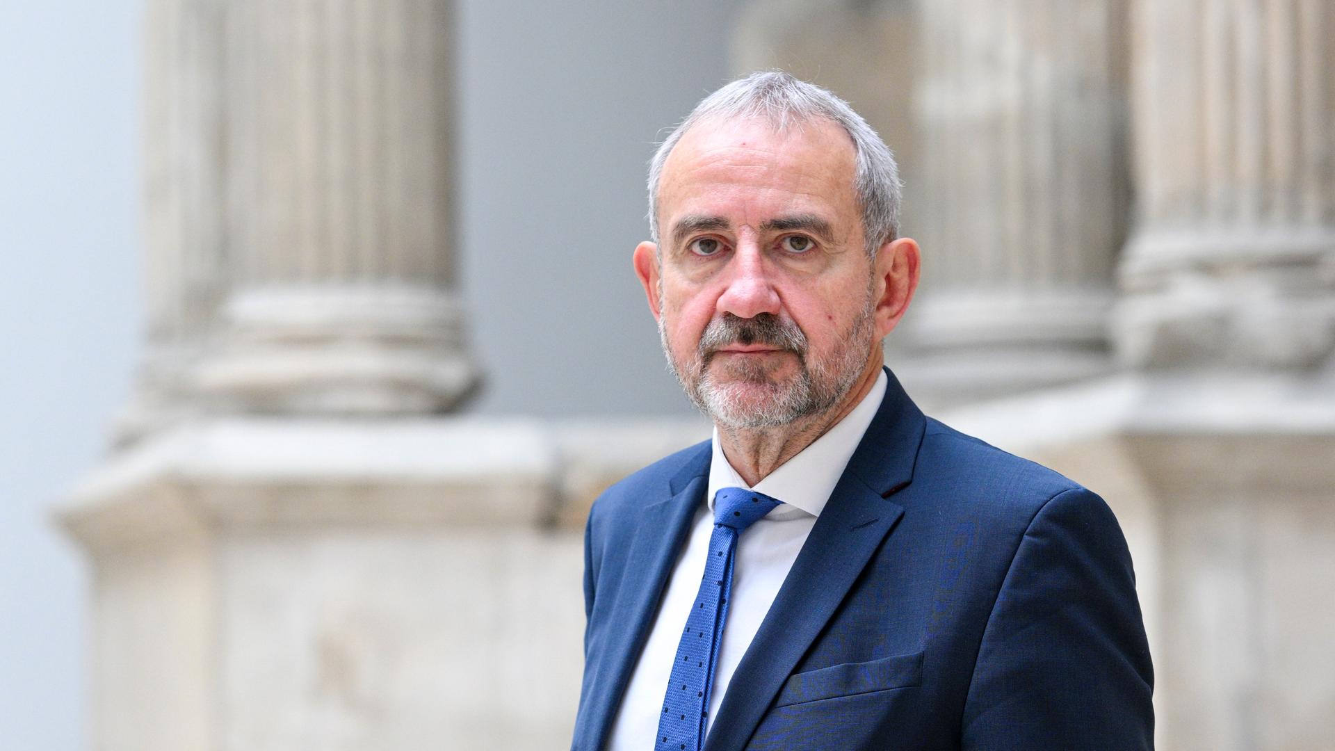 Hermann Parzinger, Präsident der Stiftung Preußischer Kulturbesitz, bei einem Pressetermin zum Baustart des zweiten Bauabschnitts zur Gesamtfertigstellung des Pergamonmuseums den Besuchern gezeigt.