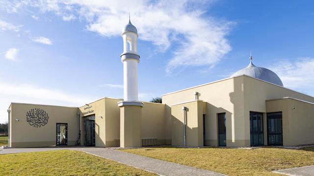 Das Bild zeigt die neue Moschee in Erfurt von außen.