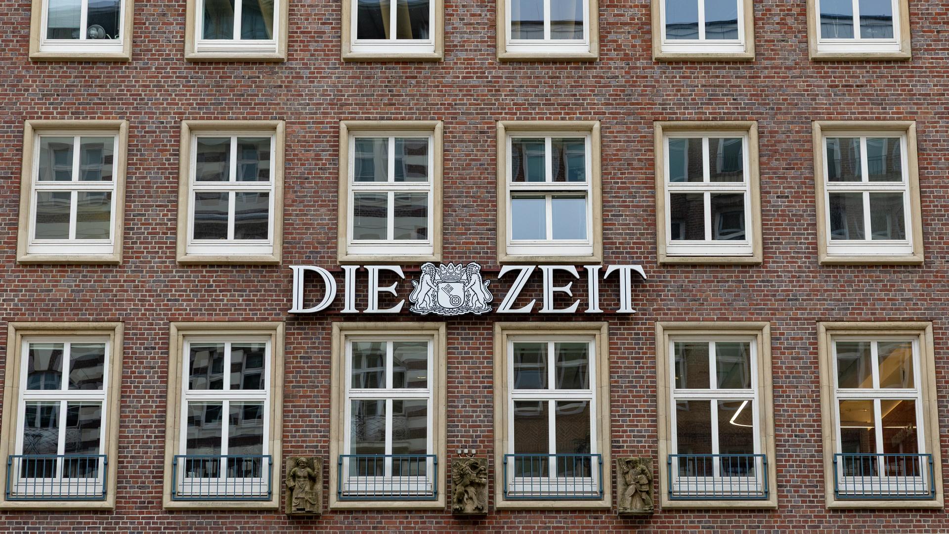 Das Helmut-Schmidt-Haus in Hamburg, in dem sich der Zeit Verlag befindet. Das Helmut-Schmidt-Haus in Hamburg, in dem sich der Zeit Verlag befindet.