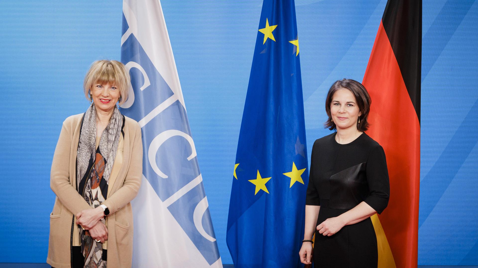Annalena Baerbock (Bündnis 90/Die Grünen), Bundesaußenministerin, trifft Helga Schmid, Generalsekretärin der Organisation für Sicherheit und Zusammenarbeit in Europa (OSZE) zu einem Gespräch in Berlin