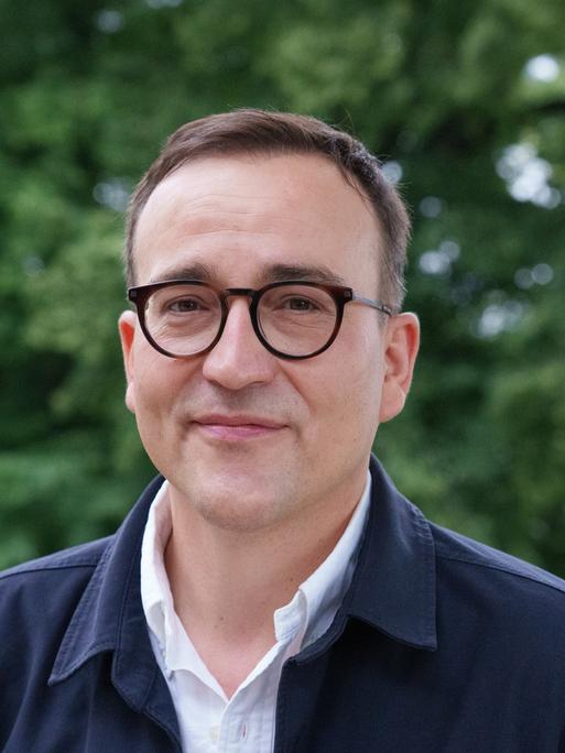 Der Schriftsteller Daniel Schreiber, aufgenommen während der Festveranstaltung des Literaturfestivals LIT:potsdam im Park der Villa Jacobs