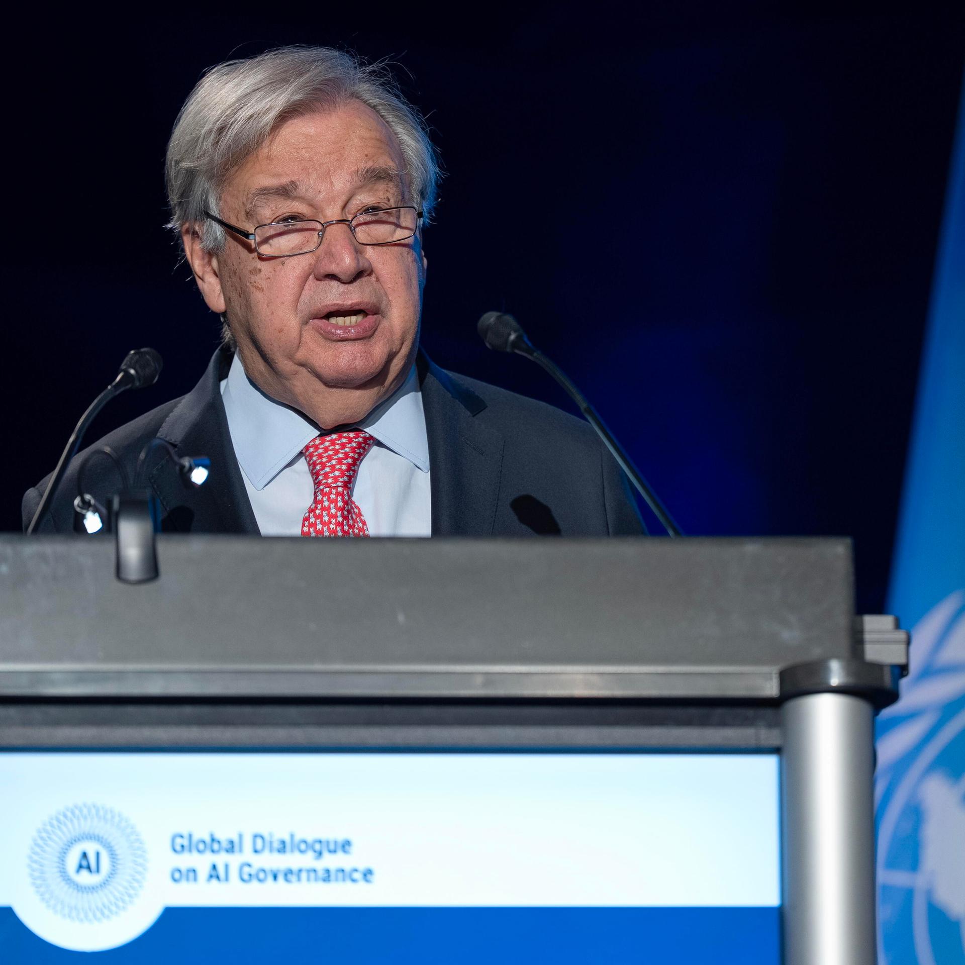 UNO-Generalsekretär Guterres spricht auf der internationalen KI-Konferenz in Genf.