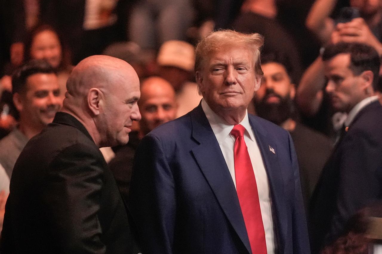 Ex-US-Präsident Donald Trump spricht mit UFC-Präsident Dana White