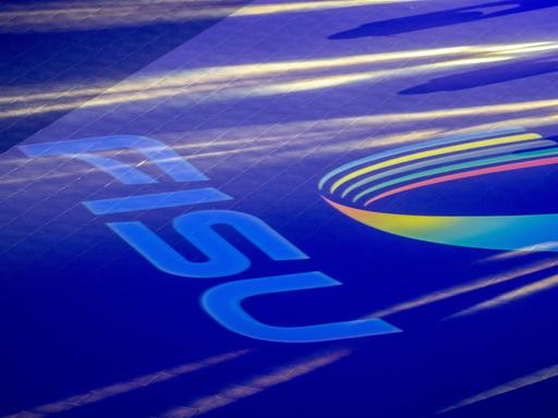 Das Logo der FISU, des internationalen Hochschulverbands, auf blauem Hintergrund