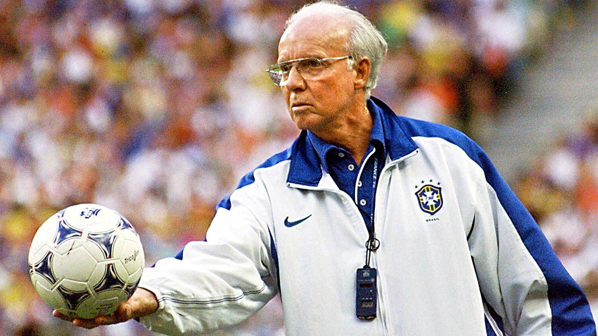 Mario Zagallo als Trainer der brasilianischen Fußball-Nationalmannschaft bei der WM 1998 in Frankreich.