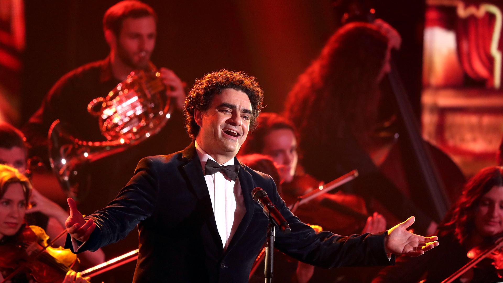 Der Opernsänger Rolando Villazon singt bei der Spendengala "Ein Herz für Kinder" (2018). Der Opernsänger Rolando Villazon singt bei der Spendengala "Ein Herz für Kinder" (2018).