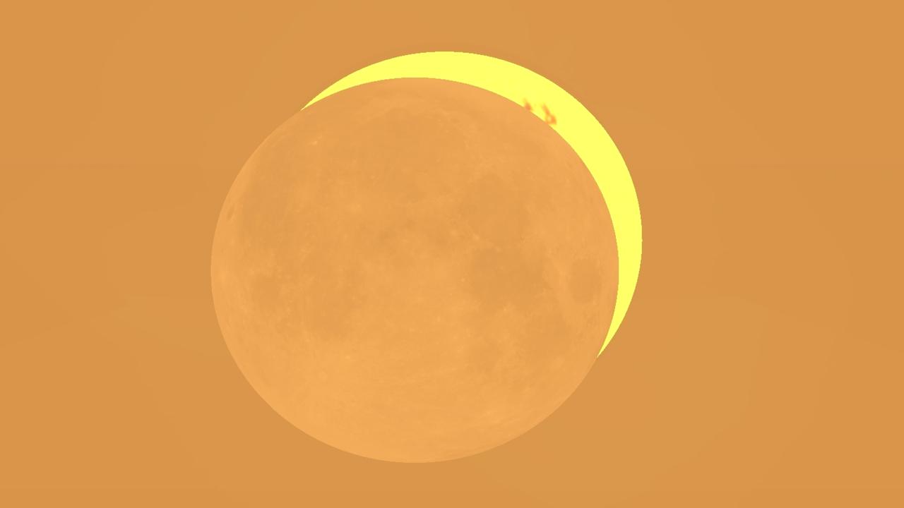 So dünn strahlt die Sonnensichel heute Abend tief am Westhimmel (hier für Konstanz dargestellt). Beim Beobachten muss man die Augen durch geeignete Filter gut schützen. So dünn strahlt die Sonnensichel heute Abend tief am Westhimmel (hier für Konstanz dargestellt). Beim Beobachten muss man die Augen durch geeignete Filter gut schützen.