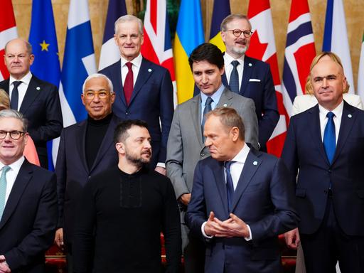 Gruppenbild beim britischen Sondergipfel zur Ukraine in London 