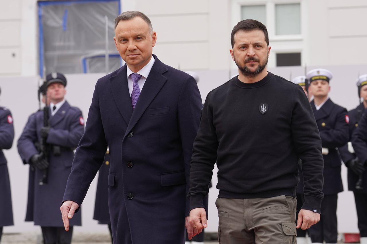 Der ukrainische Präsident Selenskyj und der polnische Präsident Duda am 05.04.2023 in Warschau vor dem Präsidentenpalast 