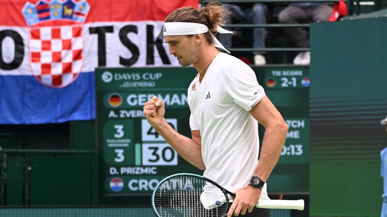 Alexander Zverev jubelt während eines Tennisspiels.