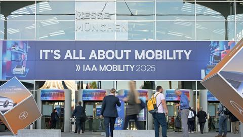 08.09.2025, Bayern, München: Eingang der Internationalen Automobil-Ausstellung (IAA Mobility). Die IAA Mobility 2025 findet vom 09.-14.09.2025 in München statt.