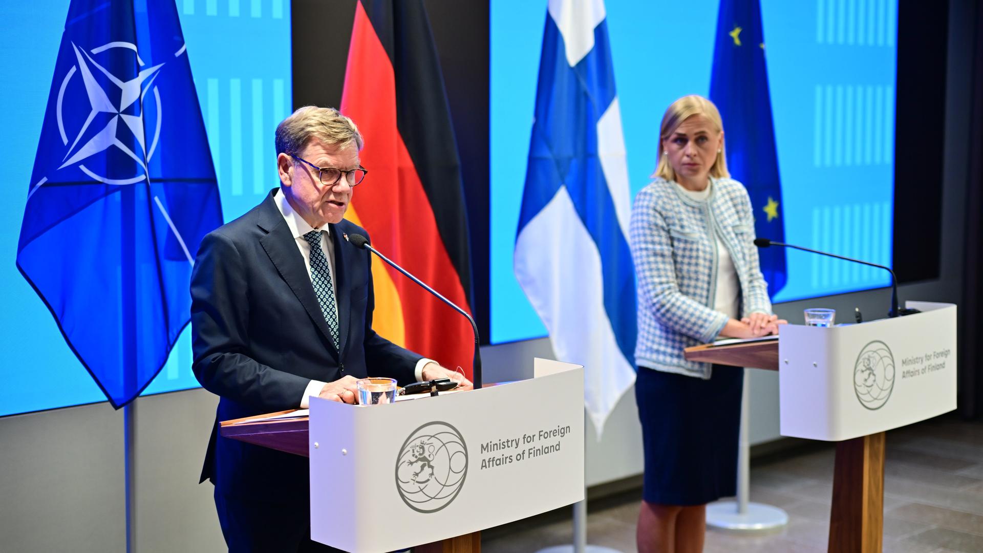 Johann Wadephul (l) spricht während einer Pressekonferenz neben Elina Valtonen, der finnischen Ministerin für auswärtige Angelegenheiten. Johann Wadephul (l) spricht während einer Pressekonferenz neben Elina Valtonen, der finnischen Ministerin für auswärtige Angelegenheiten.