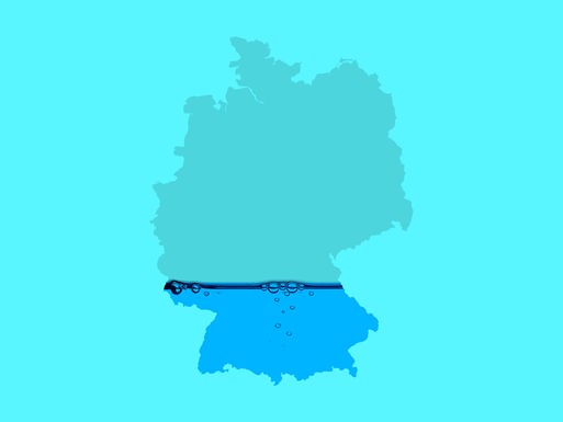 Umriss von Deutschland, der wie ein Glas zu einem Teil mit Wasser gefüllt ist.