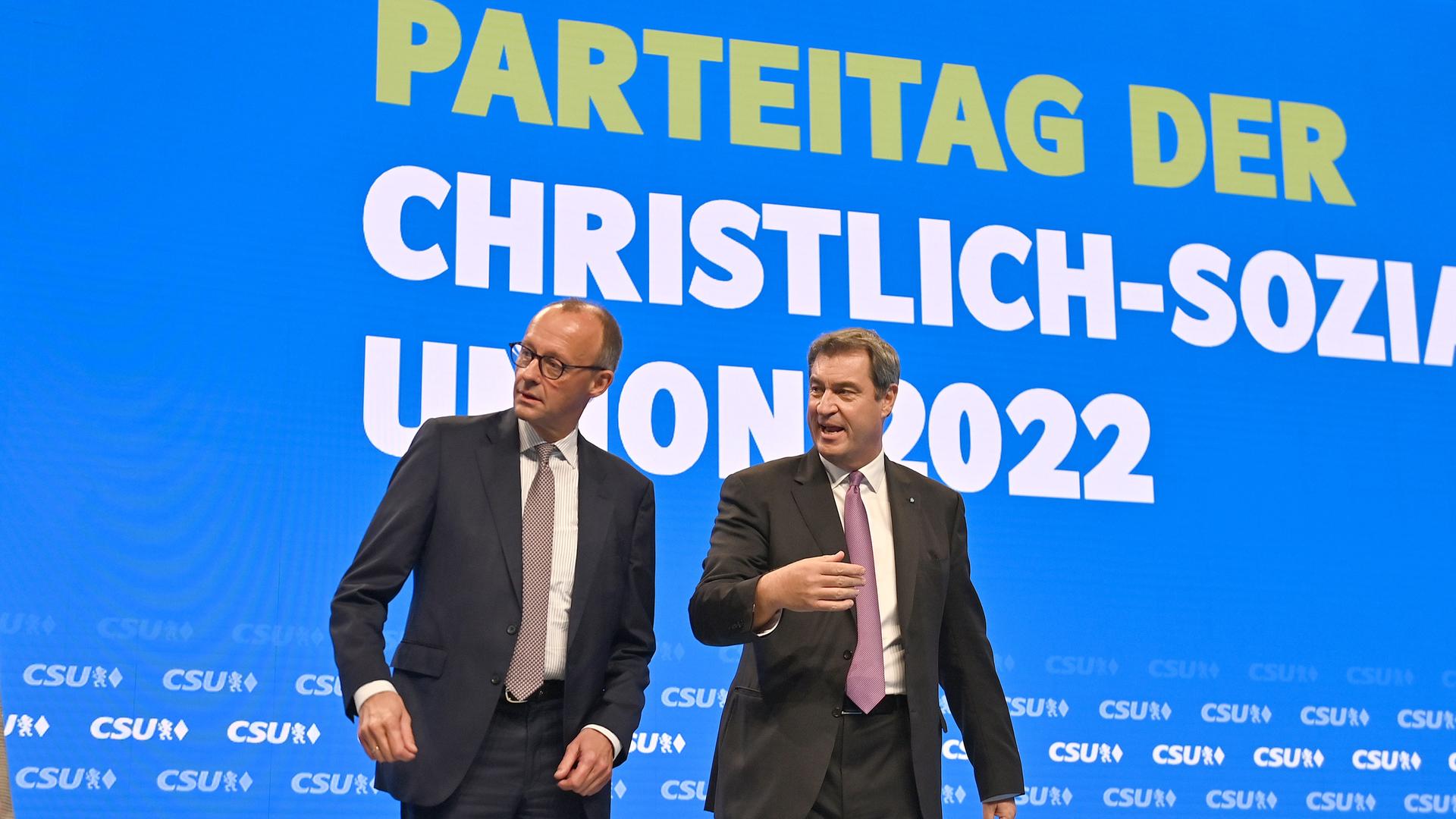 Der bayerische Ministerpräsident und CSU-Vorsitzende Markus Söder mit Friedrich Merz, CDU- Vorsitzender, auf der Bühne des CSU-Parteitags 2022