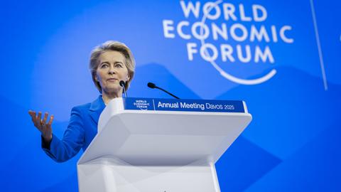 Davos: Ursula von der Leyen, Präsidentin der Europäischen Kommission, hält eine Rede auf der 55. Jahrestagung des Weltwirtschaftsforum (WEF) in Davos.