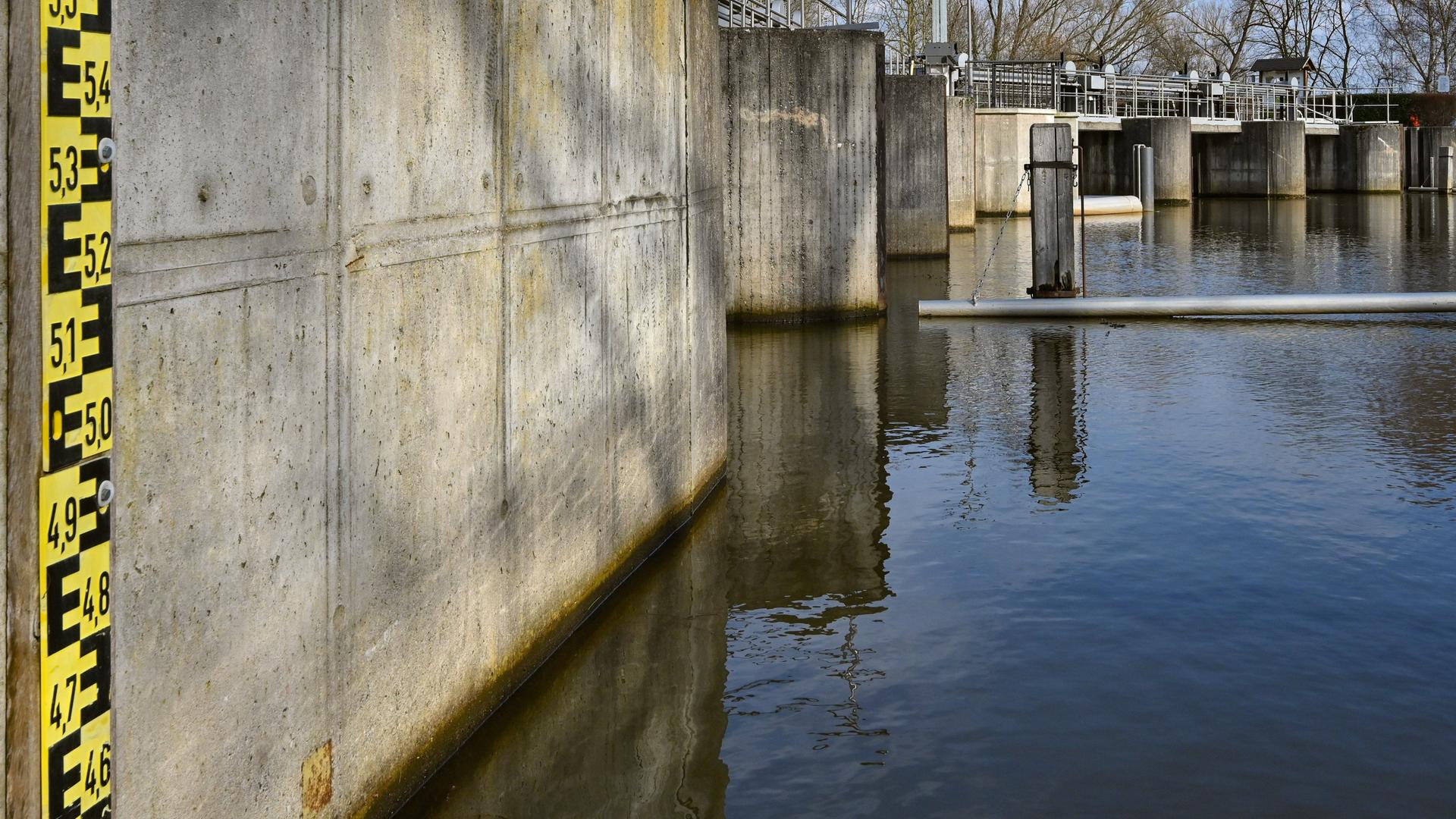 Brandenburg, Leibsch: Die Wehranlage Leibsch im Unterspreewald. Brandenburg, Leibsch: Die Wehranlage Leibsch im Unterspreewald.
