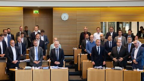 Die Abgeordneten von CDU und AfD stimmen gemeinsam für das Gesetz zur Senkung der Grunderwerbssteuer.