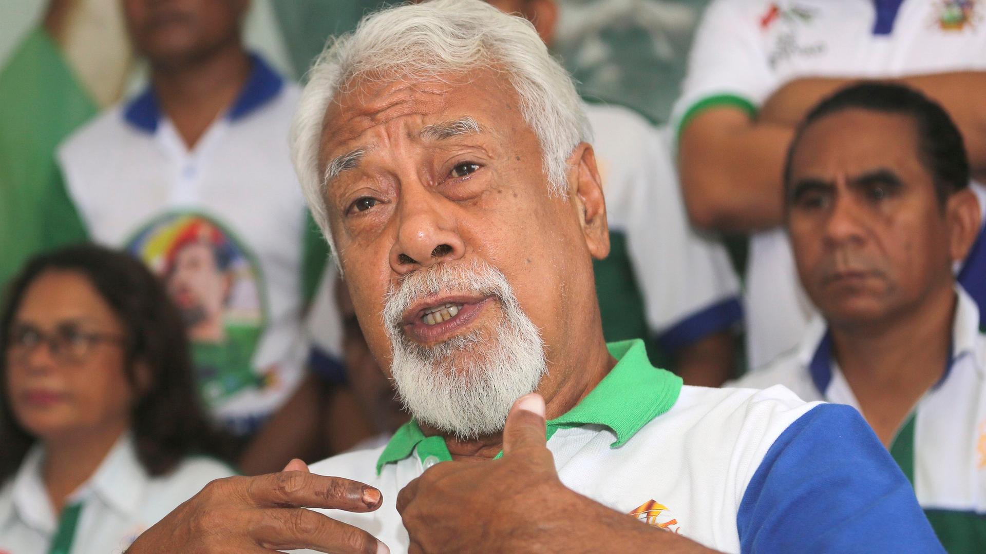 Der Ex-Regierungschef und Unabhängigkeitsführer Xanana Gusmao aus Osttimor gestikuliert mit den Händen. Hinter ihm sitzen Zuschauer.