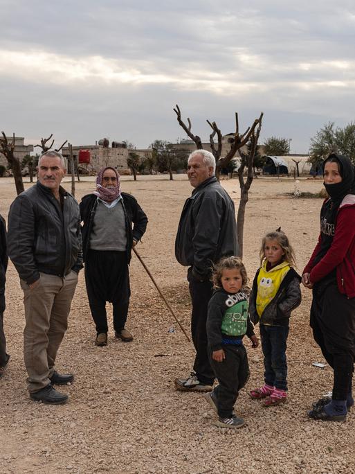 Eine Gruppe von Kurden in Syrien auf der Flucht nördlich von Aleppo. 