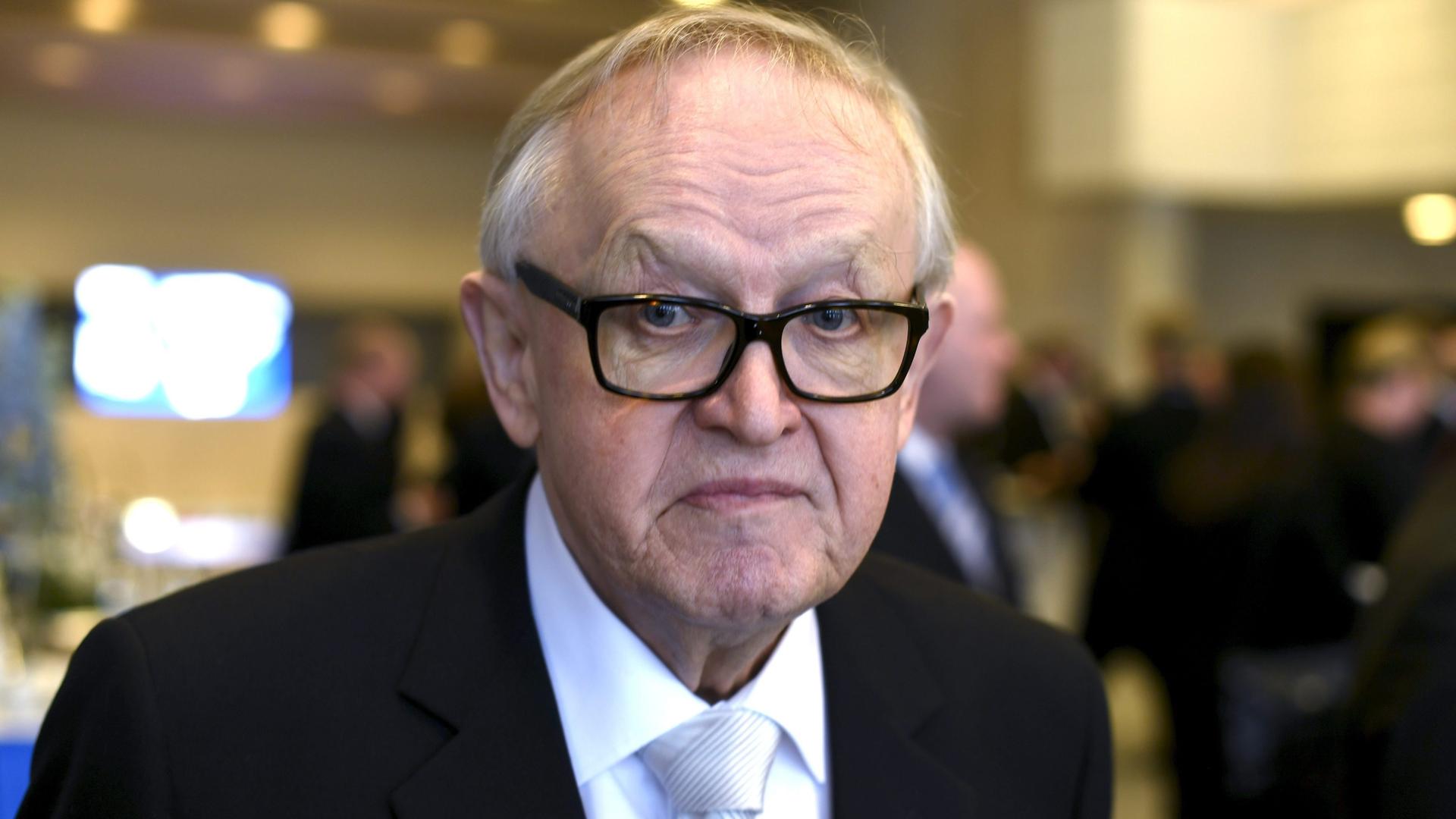 Helsinki: Martti Ahtisaari, damals Präsident von Finnland, nimmt 2017 an der Kaffeezeremonie zur Eröffnung des Landtags 2017 in der Finlandia-Halle teil. Helsinki: Martti Ahtisaari, damals Präsident von Finnland, nimmt 2017 an der Kaffeezeremonie zur Eröffnung des Landtags 2017 in der Finlandia-Halle teil.