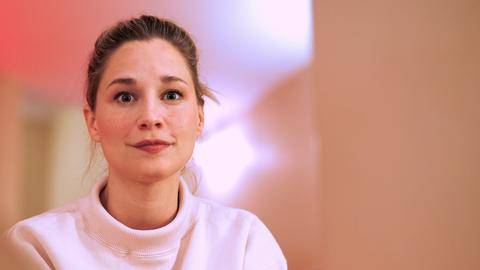 Die Ärztin und Bestsellerautorin Giulia Enders vor der Vorstellung ihres neuen Buches. Die Ärztin und Bestsellerautorin Giulia Enders vor der Vorstellung ihres neuen Buches.