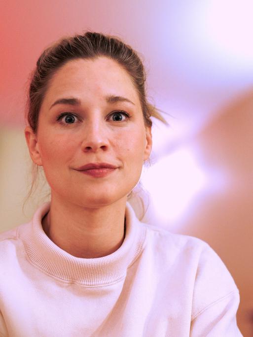 Die Ärztin und Bestsellerautorin Giulia Enders vor der Vorstellung ihres neuen Buches.