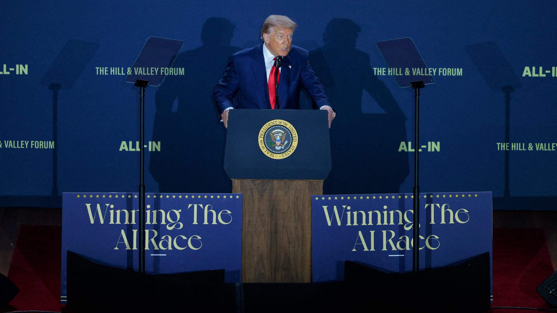 US-Präsident Donald Trump spricht bei einem KI-Gipfel in der Hauptstadt Washington. 