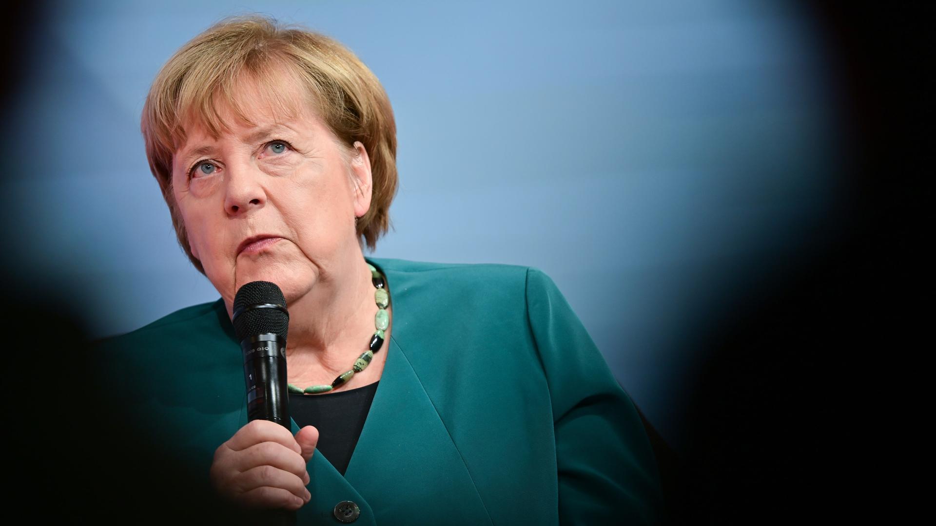 Berlin: Angela Merkel (CDU), Bundeskanzlerin a.D., spricht während eines Talks "Stern Stunde" in der Bertelsmann Repräsentanz.