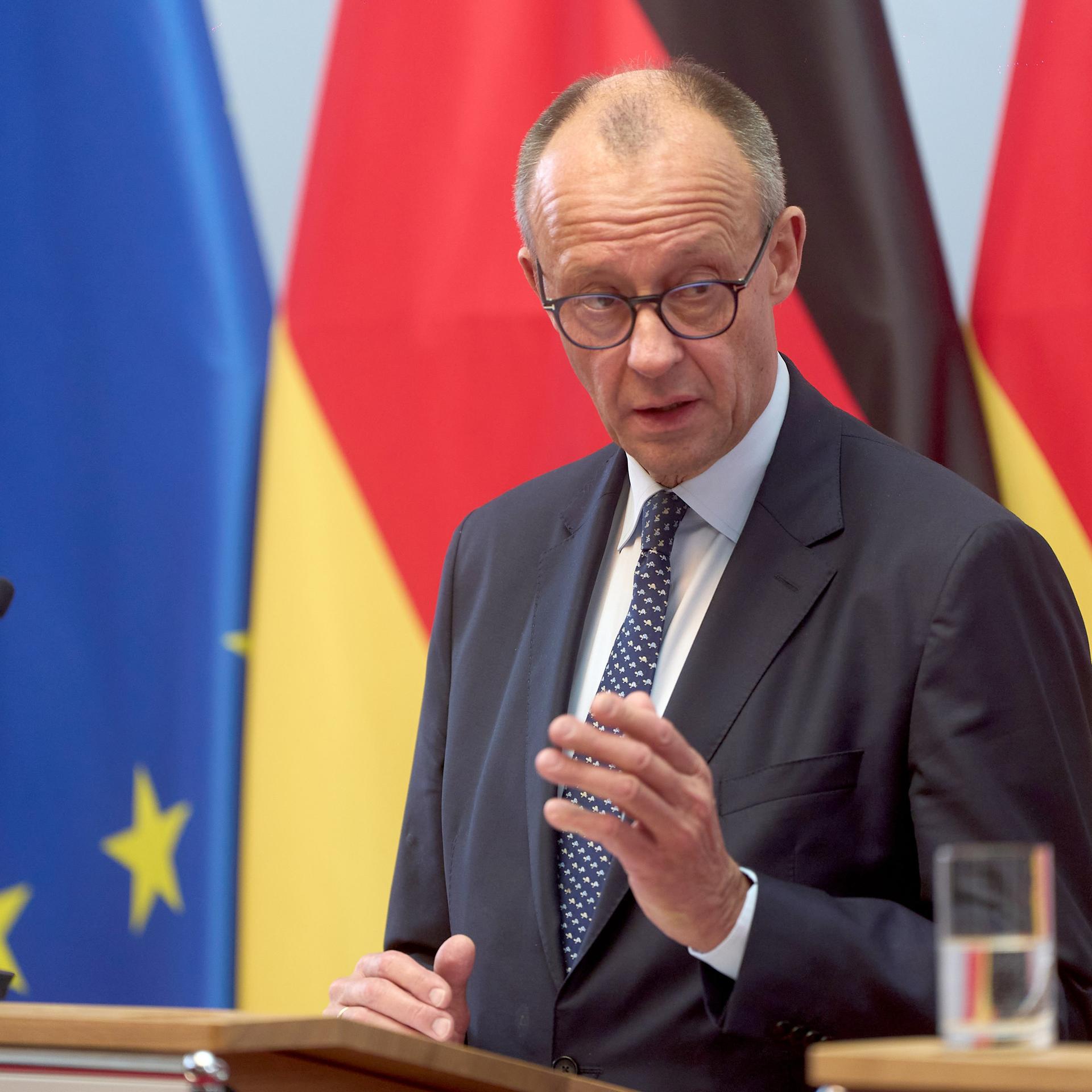 Mainz: Bundeskanzler Friedrich Merz (CDU) spricht bei einer Pressekonferenz im Rahmen seines Antrittsbesuchs in Rheinland-Pfalz.