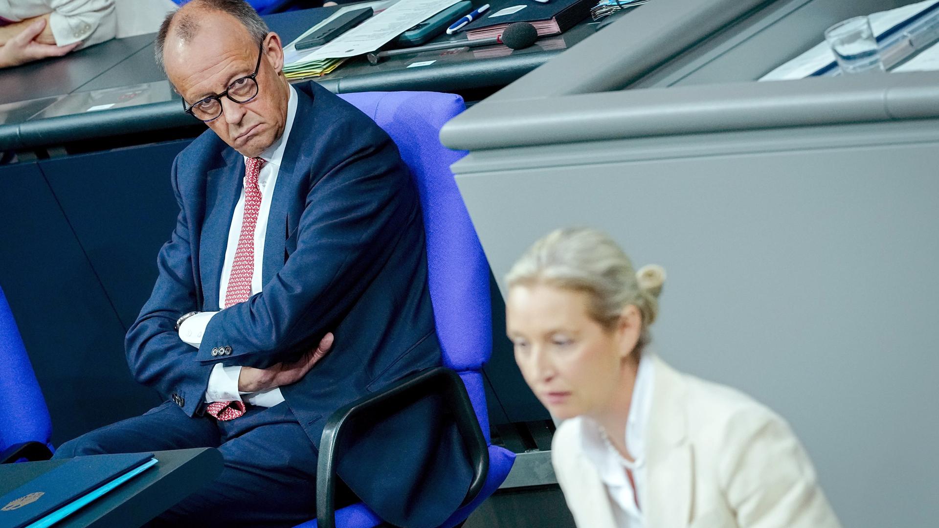 Alice Weidel, Fraktionsvorsitzende der AfD, spricht in der Generaldebatte zum Haushalt im Plenum des Bundestags vor Bundeskanzler Friedrich Merz (CDU). Alice Weidel, Fraktionsvorsitzende der AfD, spricht in der Generaldebatte zum Haushalt im Plenum des Bundestags vor Bundeskanzler Friedrich Merz (CDU).