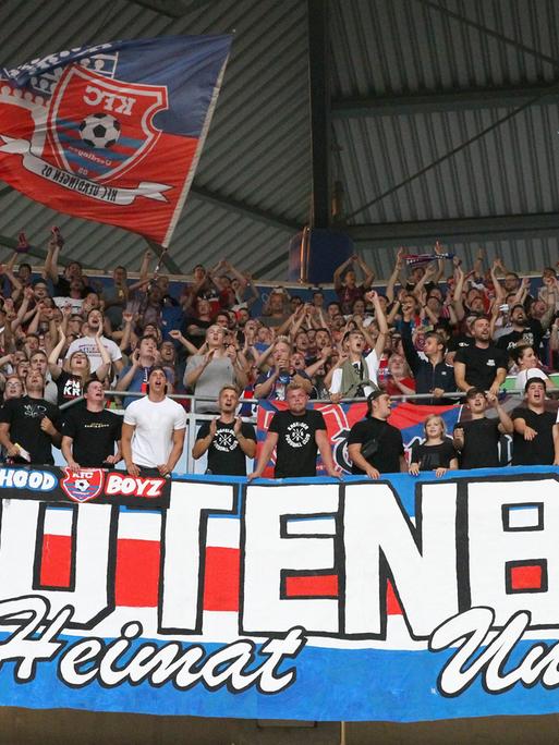 firo: 08.08.2018 Fussball, 3. Bundesliga, Saison 2018/2019 KFC Uerdingen 05 - SV Meppen Die Fans von KFC Uerdingen sind aus dem HÃ_uschen
