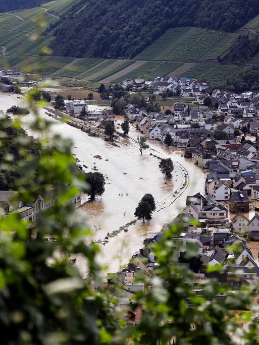Flutkatastrophe im Ahrtal 2021: Der Ort Dernau im Landkreis Ahrweiler wurde beinahe komplett von den Wassermassen überflutet.
