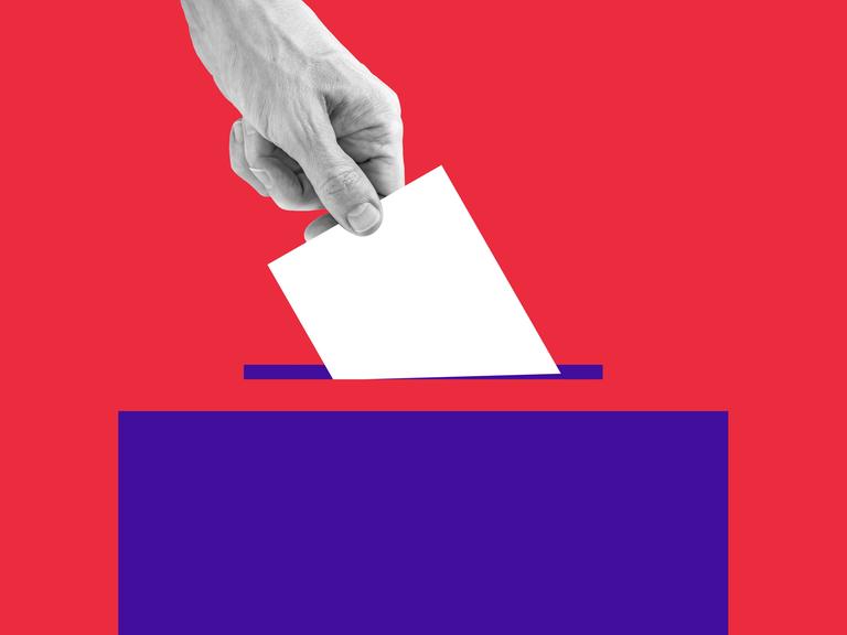 Illustration: Eine Hand steckt einen Wahlzettel in eine Wahlurne.