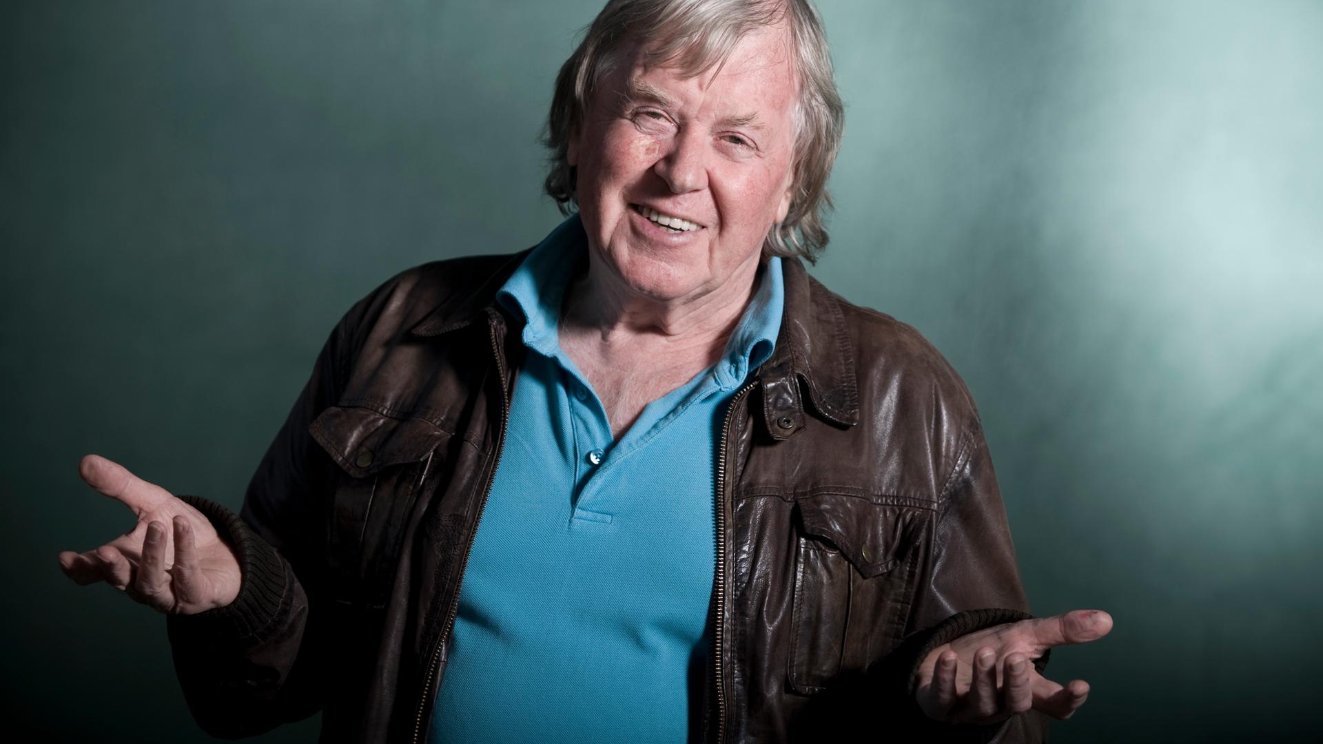 Porträt des britischen Autors und Illustrator David McKee. Porträt des britischen Autors und Illustrator David McKee.