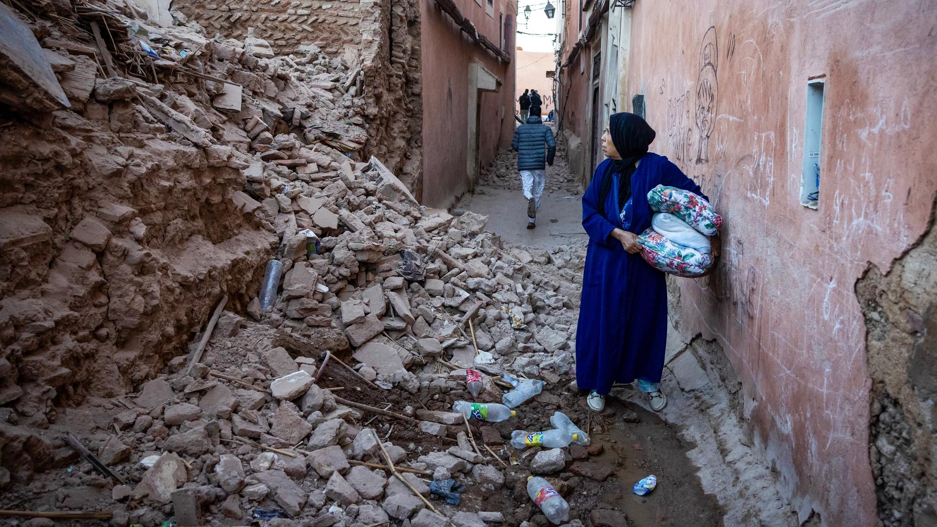 Schutt und Zerstörung in der Altstadt von Marrakesch nach dem Erdbeben in Marokko Schutt und Zerstörung in der Altstadt von Marrakesch nach dem Erdbeben in Marokko