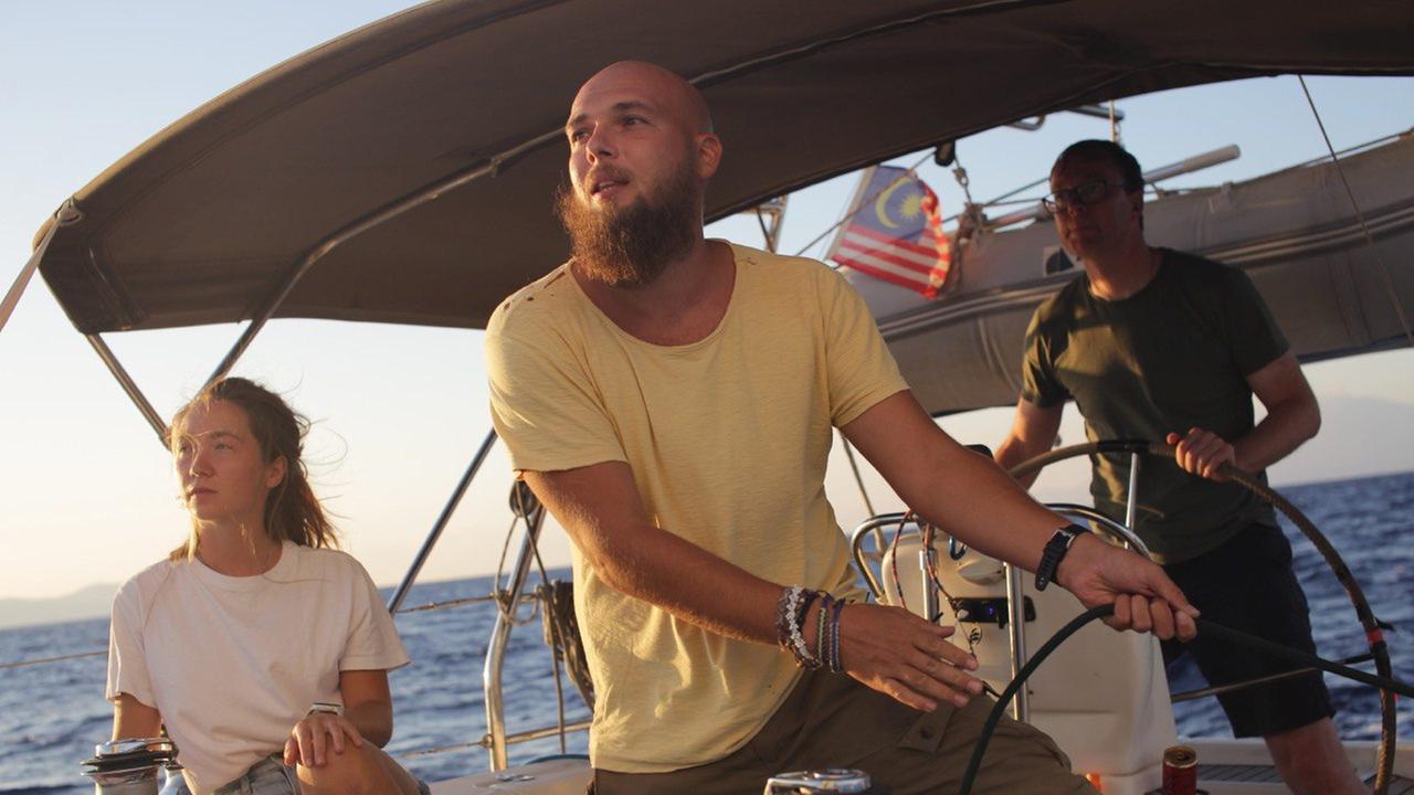 Der russische Journalist Arseniy Wesnin auf einem Segelboot in der Ägäis. Der russische Journalist Arseniy Wesnin auf einem Segelboot in der Ägäis.