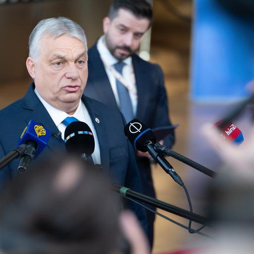 Viktor Orban, Ministerpräsident von Ungarn, spricht vor dem EU-Gipfel mit Vertreterinnen und Vertretern der Presse.