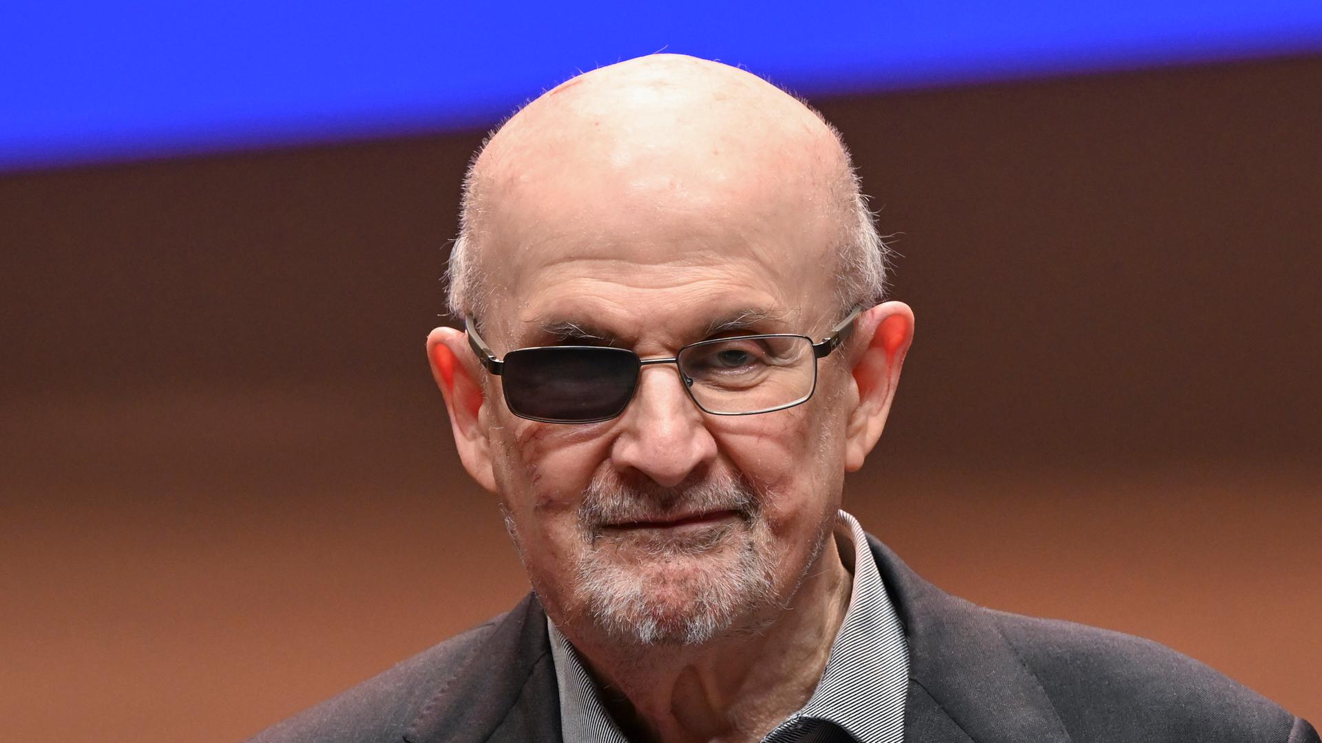 Brandenburg, Potsdam: Der Autor Salman Rushdie stellt im Nikolaisaal im Rahmen des Literaturfestivals "LIT: potsdam" seinen neuen Erzählband "Die elfte Stunde" vor. Brandenburg, Potsdam: Der Autor Salman Rushdie stellt im Nikolaisaal im Rahmen des Literaturfestivals "LIT: potsdam" seinen neuen Erzählband "Die elfte Stunde" vor.
