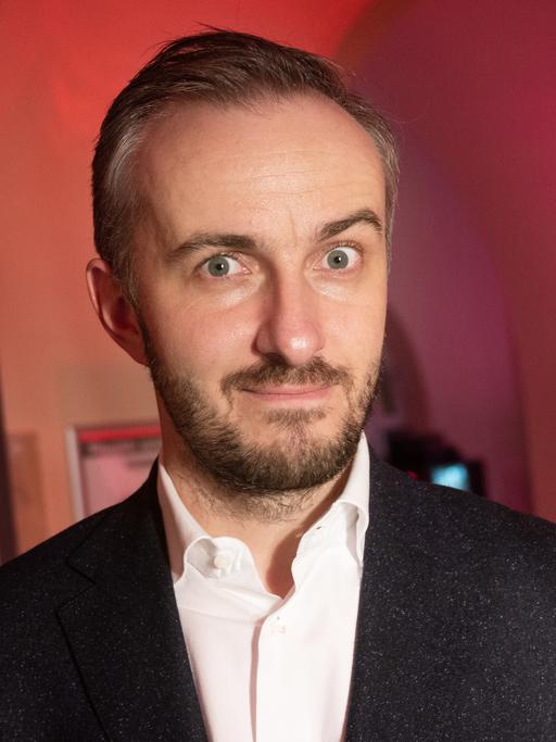 Porträt des Satirikers und TV-Entertainers Jan Böhmermann