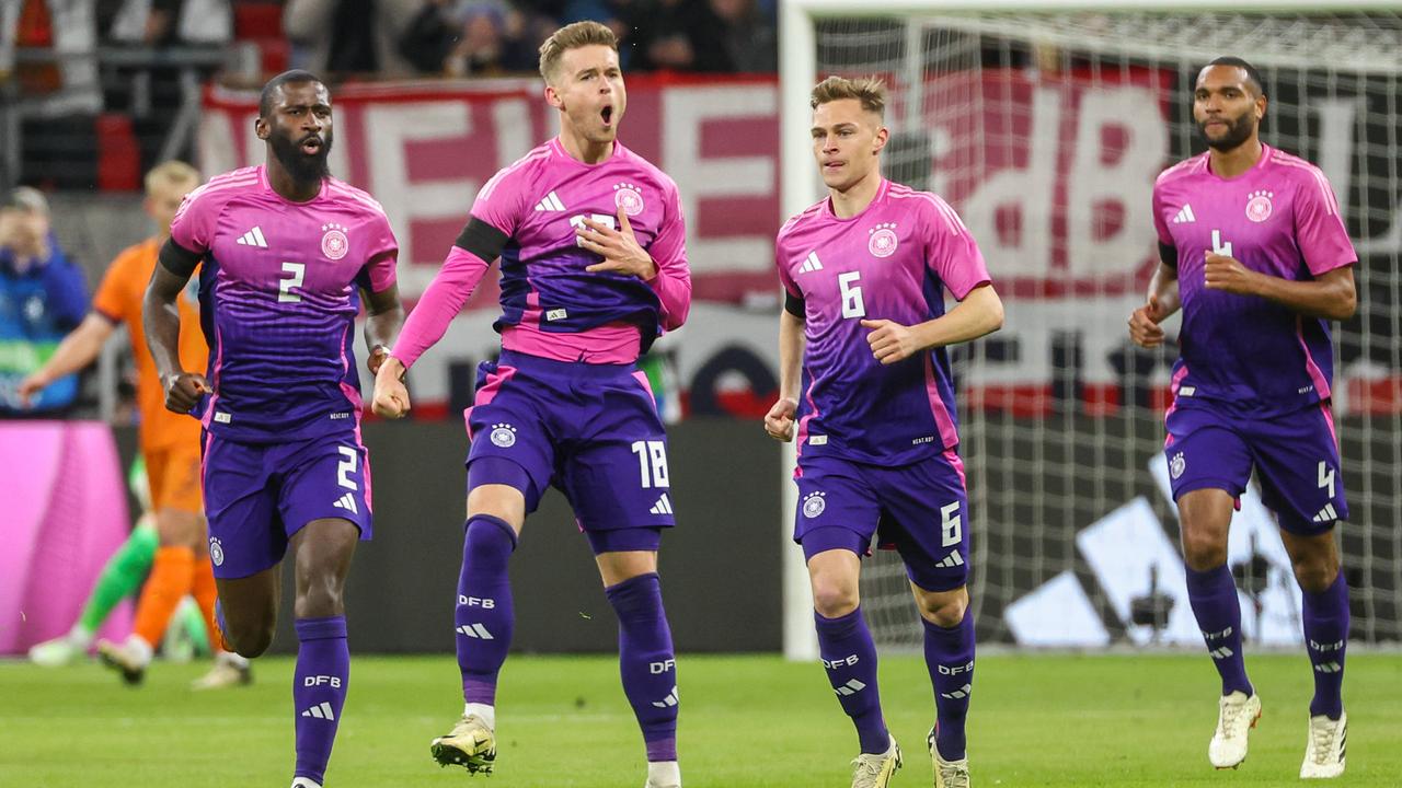 Das Bild zeigt das Testspiel Deutschland gegen die Niederlande, Torschütze Maximilian Mittelstädt jubelt mit Antonio Rüdiger und Joshua Kimmich.