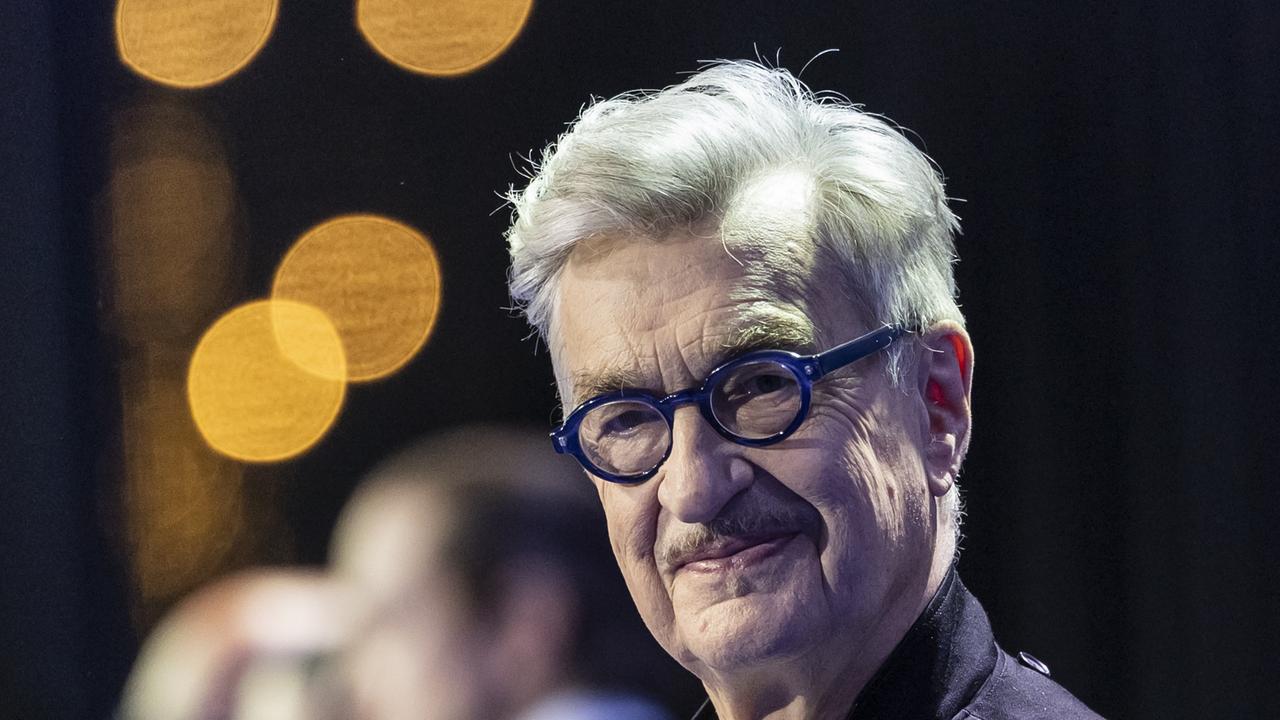 Wim Wenders, deutscher Regisseur und Preisträger des European Lifetime Achievement, kommt zur Verleihung des 37. Europäischen Filmpreises im Kultur- und Kongresszentrum KKL. 
